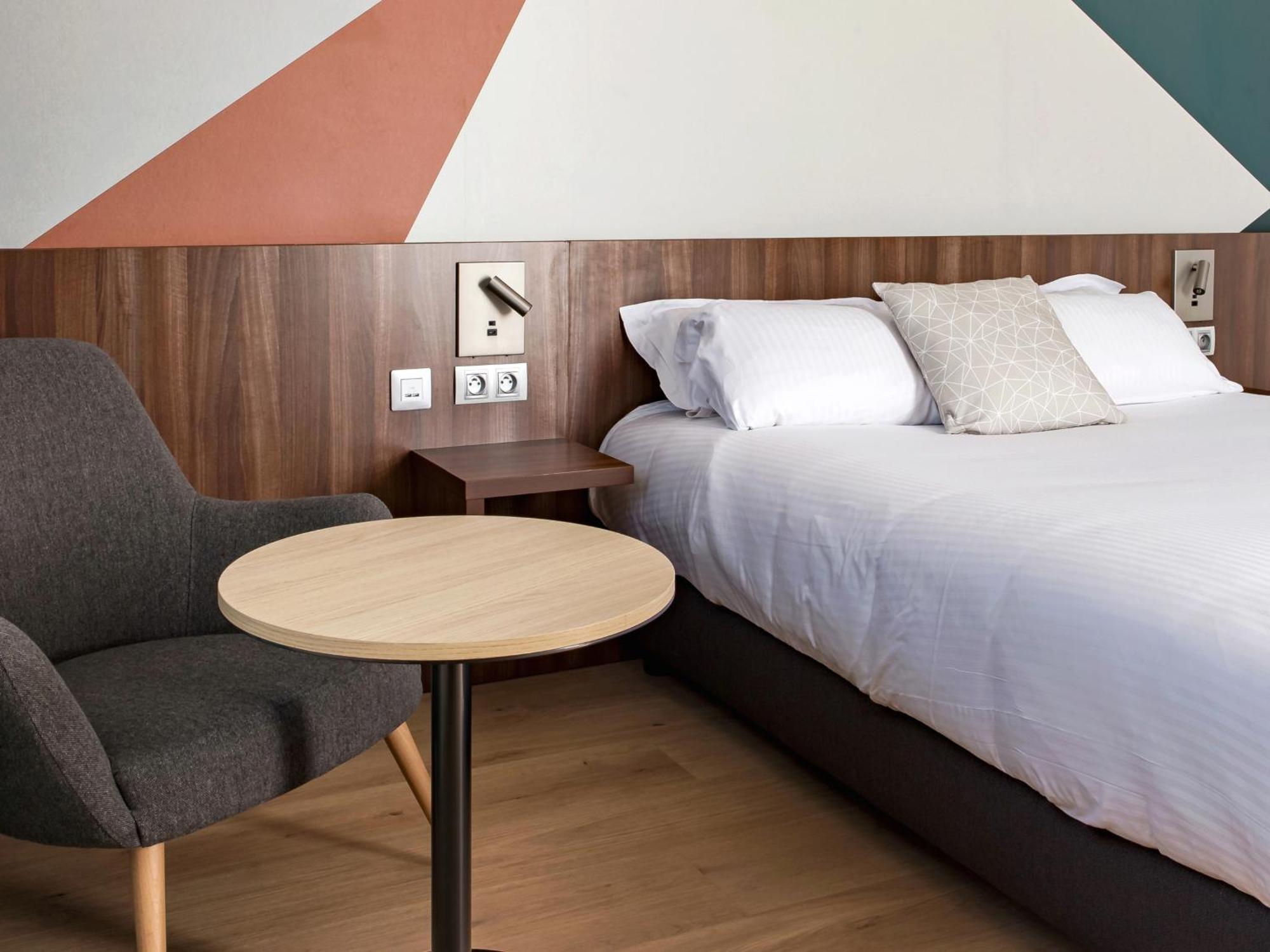 Holiday Inn - Marseille Airport By Ihg Vitrolles  Exterior photo