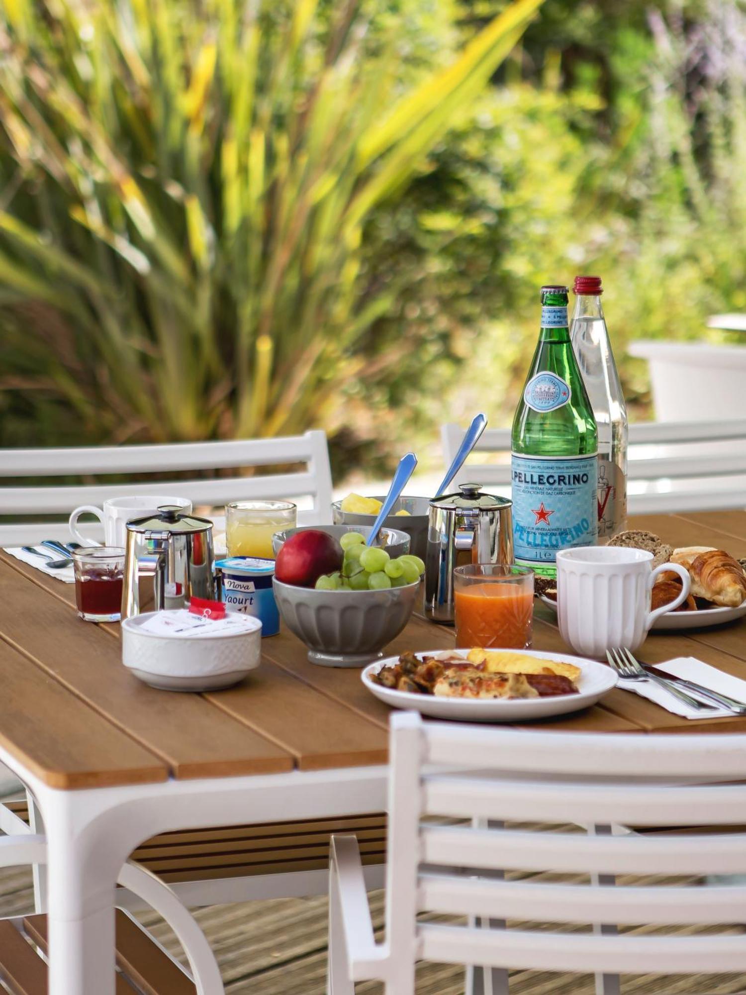 Holiday Inn - Marseille Airport By Ihg Vitrolles  Exterior photo